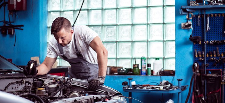 Servicing & MOT in Leigh